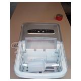 Insignia™ - 26-Lb. Portable Ice Maker - Silver