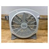 AIR KING 14" window/floor fan, 3 speed