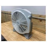 AIR KING 14" window/floor fan, 3 speed