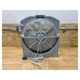 AIR KING 14" window/floor fan, 3 speed