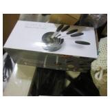 (D-4) Big Box Full of Assorted Kitc...