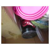 (A-2) Big Box Full of Assorted Kitc...