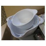 (A-2) Big Box Full of Assorted Kitc...