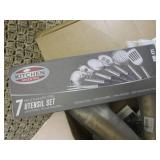 (A-2) Big Box Full of Assorted Kitc...