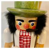 3 Holzkunst Nutcrackers
