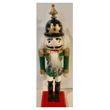 4 Nutcrackers