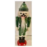 4 Nutcrackers