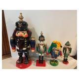 4 Nutcrackers