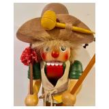 2 Holzkunst Nutcrackers