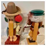 2 Holzkunst Nutcrackers