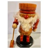 4 Nutcrackers