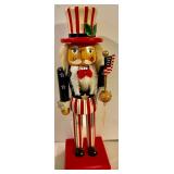 4 Nutcrackers