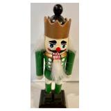 4 Nutcrackers