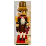 4 Nutcrackers