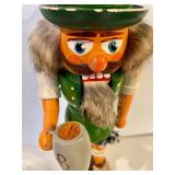 4 Nutcrackers