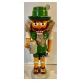 4 Nutcrackers