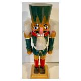 4 Nutcrackers