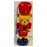 4 Nutcrackers