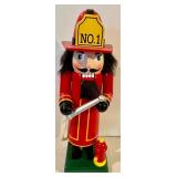 4 Nutcrackers