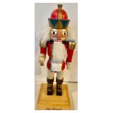 2 International Nutcracker Collection Nutcrackers
