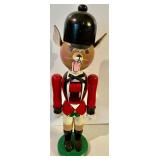 4 Nutcrackers