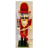 4 Nutcrackers