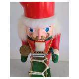 Erzgebirge Santa Musicbox Nutcracker