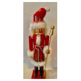 4 Nutcrackers