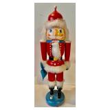 4 Nutcrackers