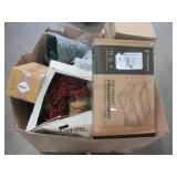WHOLESALE MIXED PALLET OF MISCELLANEOUS CHRISTMAS AND FALL DECORATIONS!