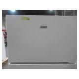 Hotpoint 15.6 cu. ft. Top Freezer Refrigerator in White HPS16BTNLWW