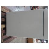 Hotpoint 15.6 cu. ft. Top Freezer Refrigerator in White HPS16BTNLWW