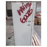 Frigidaire 18.3-cu ft Top-Freezer Refrigerator (White) FFTR1835VW