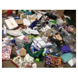 Pallet of assorted housewares, home decor (review all pictures)