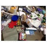 Pallet of assorted housewares, home decor (review all pictures)