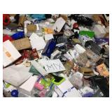 Pallet of assorted housewares, home decor (review all pictures)