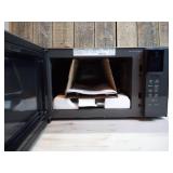 LG - NeoChef 0.9 Cu. Ft. Compact Microwave with EasyClean - Stainless steel