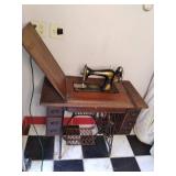vintage singer sewing machine with ...