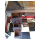 vintage singer sewing machine with ...