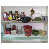 large lot of vintage items in tote...