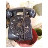 large lot of vintage items in tote...