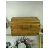 large lot of home decor items *Fish...