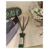 large lot of home decor items *Fish...
