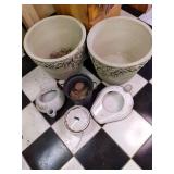 2 large outdoor planter, 2 vintage ...