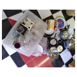 Large lot of kitchen items...