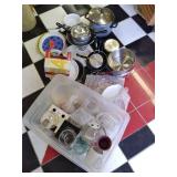 Large lot of kitchen items...