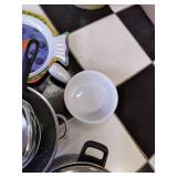 Large lot of kitchen items...