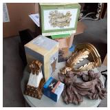 Box of misc Angel wall decor as wel...
