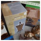 Box of misc Angel wall decor as wel...