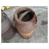 Lot of 2 heavy duty metal vintage m...